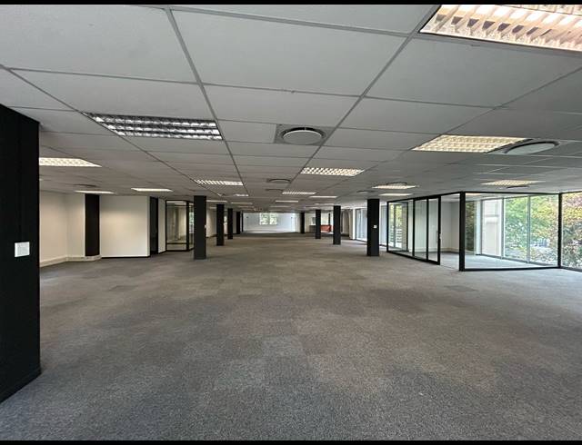 300M² OFFICE TO LET IN BRYANSTON